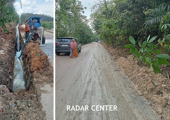 Jalan Purun licin dan becek