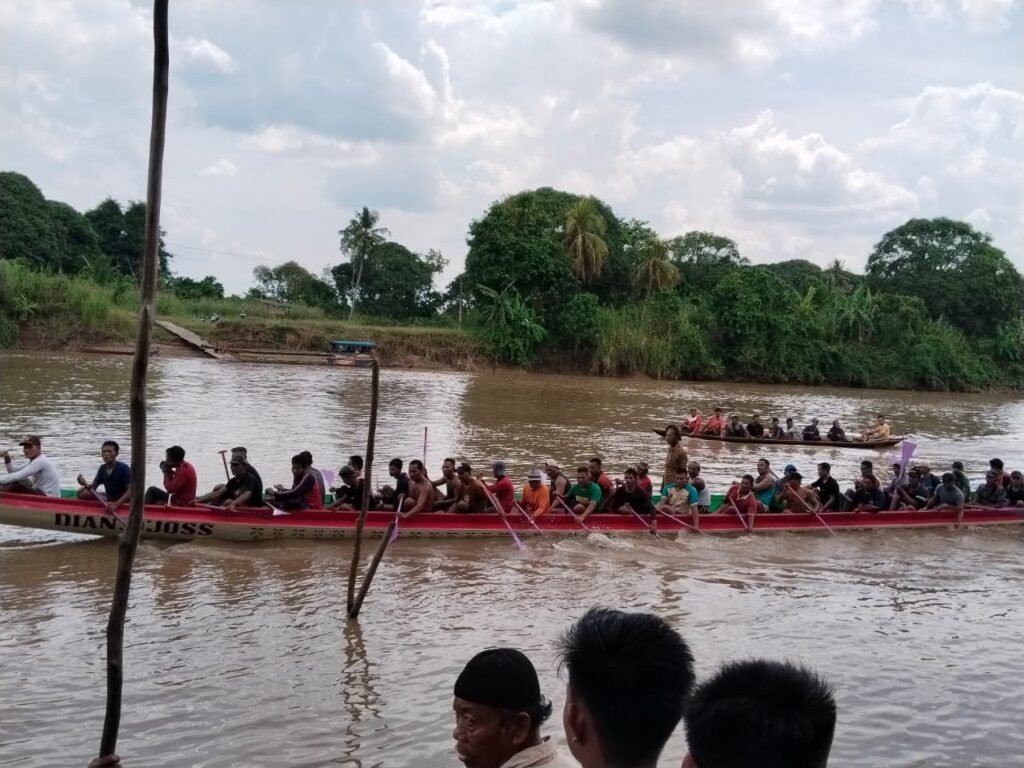 Perahu Bidar DIAN D’JOSS Desa Ulak Aurstanding Siap Berlaga di Sungai Musi 2025