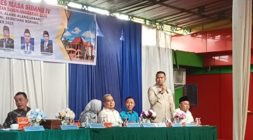 Fajar Febriansyah saat menjawab aspirasi mengenai beasiswa dan dunia kerja bidang kesehatan.