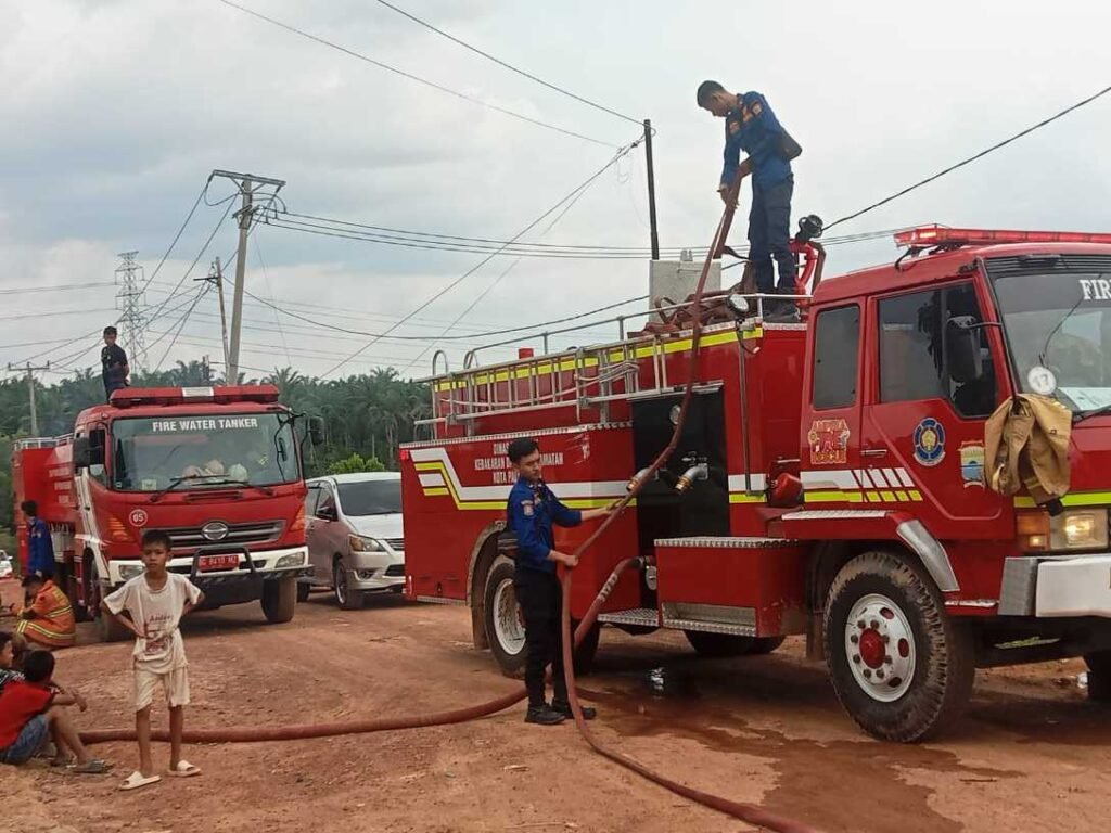 Ledakan Mobil Tangki BBM Diduga Ilegal Gegerkan Warga di Perbatasan Palembang–Banyuasin, Empat Orang Kabur Saat Kejadian