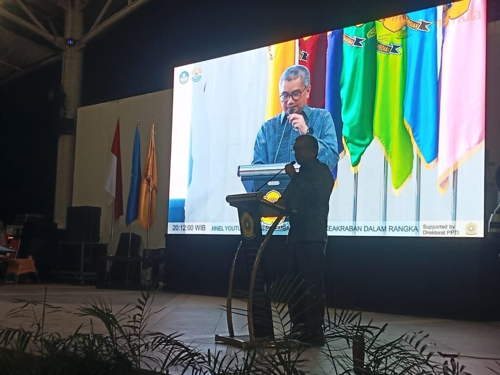 Dies Natalis ke-65 Unsri Rektor Universitas Sriwijaya, Prof. Dr. Taufiq Marwah, SE., M.Si mengisi sambutan pada malam keakraban