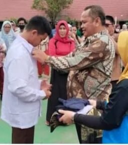 Program Unggulan Walikota Dan Wakil Walikota Palembang, 399 Murid Kls VII SMP N 12 Terima Bantuan Seragam Sekolah Gratis