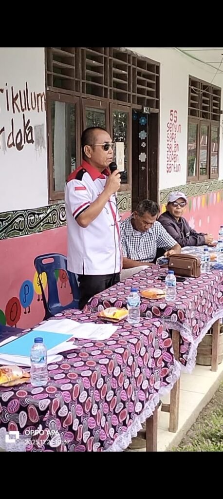 KETUM DPP FOKKSADRS. HOTMAN SITUMORANG MM.
Memberikan kata sambutan