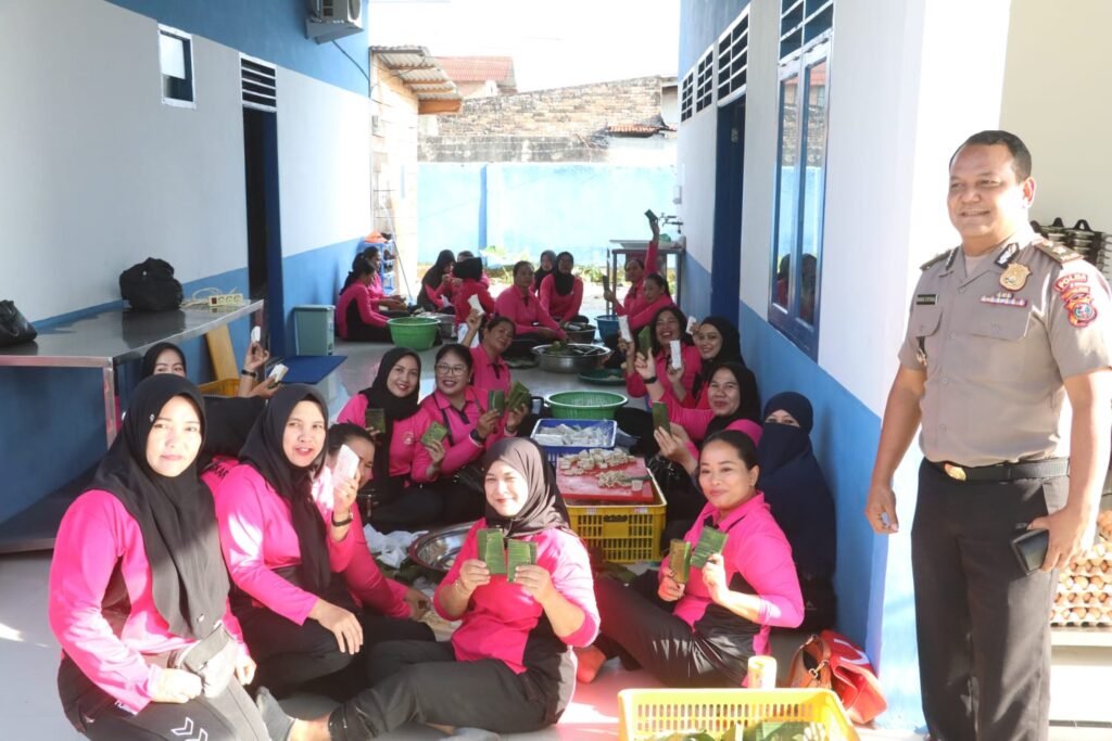 Bhayangkari Peduli! Polres Simalungun Gelar Dapur Umum, Siapkan Ribuan Makanan untuk Korban Banjir dan Longsor Sumut