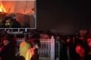 Kobaran api melahap permukiman padat penduduk di Lorong Sabar, Kelurahan 8 Ulu, Kecamatan Jakabaring, Palembang, Senin (19/10/2026) sore. Kebakaran tersebut menghanguskan 10 rumah, berdampak pada dua rumah lainnya, dan menyebabkan sekitar 20 kepala keluarga terdampak. Foto: Zikri Ramadani